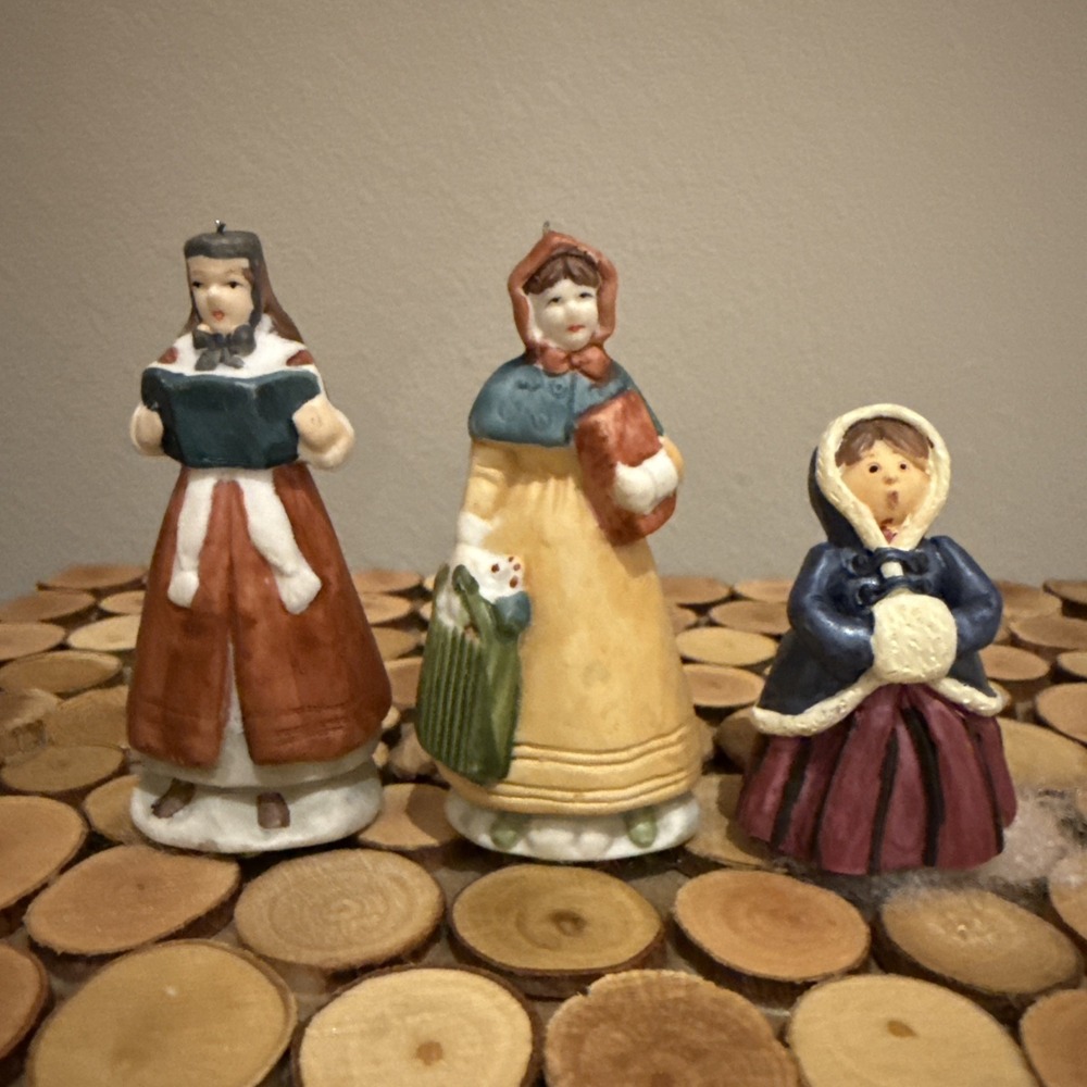 Unmarked Christmas Village Figures Lot Of‎ 3